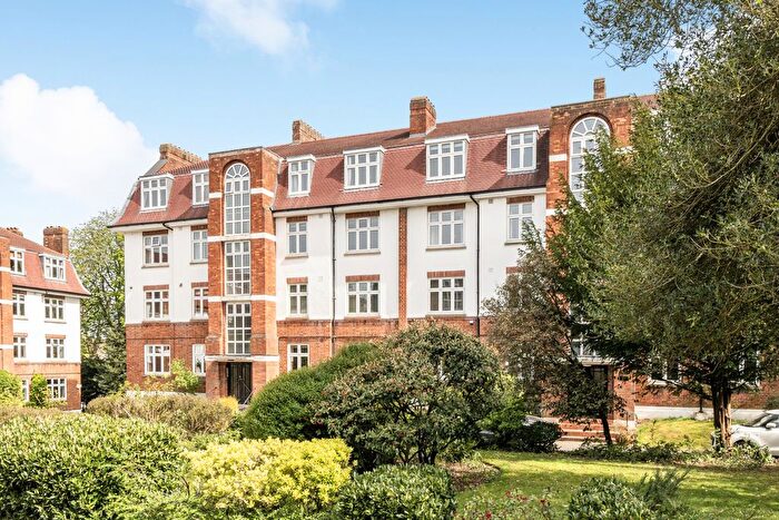2 Bedroom Flat For Sale In Highland Road, London, SE19