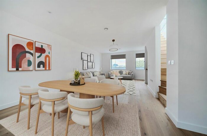 4 Bedroom Town House To Rent In Solar Avenue, Climate Innovation District, LS9