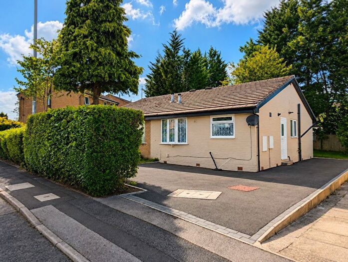 2 Bedroom Semi-Detached Bungalow To Rent In Park Lane, Bradford, BD5