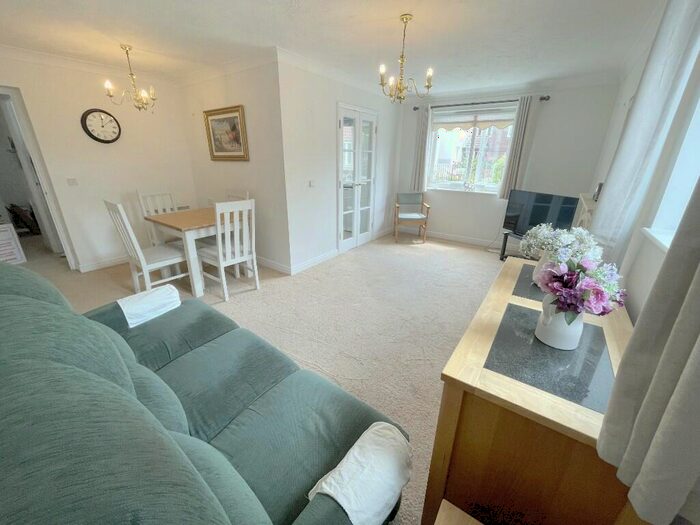 2 Bedroom Retirement Property For Sale In Potters Court, Darkes Lane, Potters Bar, Hertfordshire, EN6