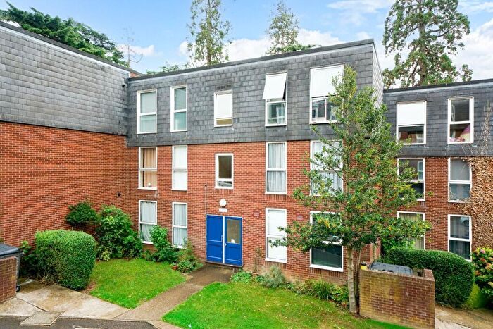 2 Bedroom Flat For Sale In Bohemia, Hemel Hempstead, HP2