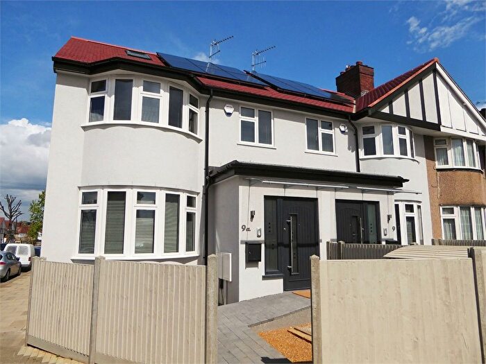 4 Bedroom Terraced House For Sale In Sarsfield Road, Perivale, Greenford, UB6