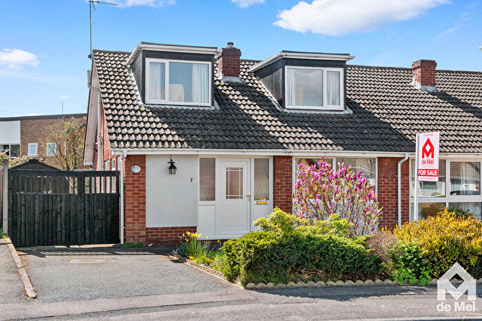 3 Bedroom Semi Detached House For Sale In Selborne Road, Bishops Cleeve, GL52