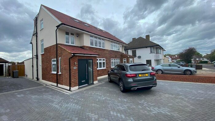 5 Bedroom Semi-Detached House To Rent In Branksome Way, Harrow, HA3