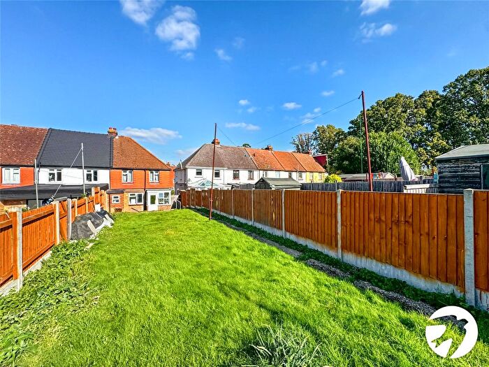 3 Bedroom End Of Terrace House For Sale In Lower Road, Maidstone, Kent, ME15