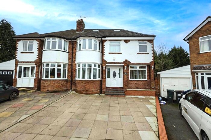 4 Bedroom Semi Detached House For Sale In Bourne Close, Birmingham, West Midlands, B13