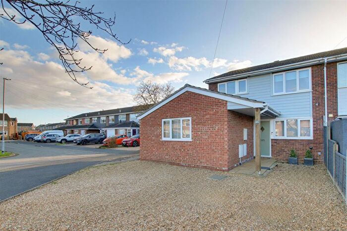 3 Bedroom Semi-Detached House For Sale In Burstellars, St. Ives, PE27