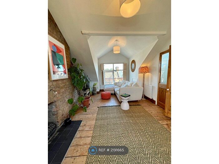 1 Bedroom Flat To Rent In Thornbury Road, London, SW2