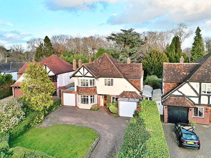 4 Bedroom Detached House For Sale In Coulsdon Road, Coulsdon, CR5