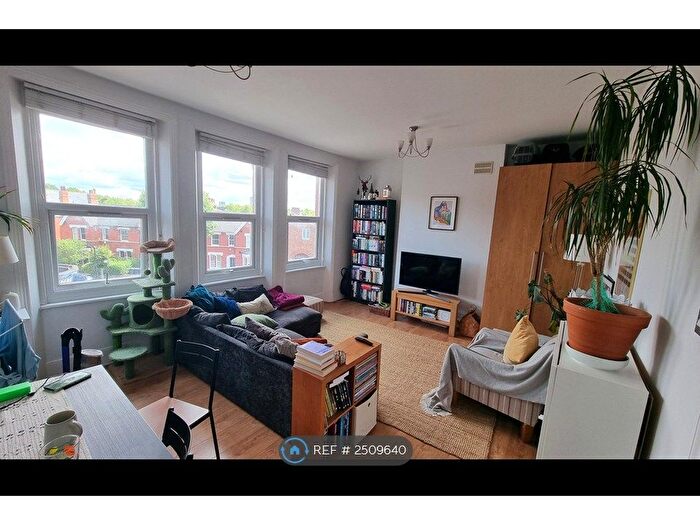 2 Bedroom Maisonette To Rent In Ferme Park Road, London, N4
