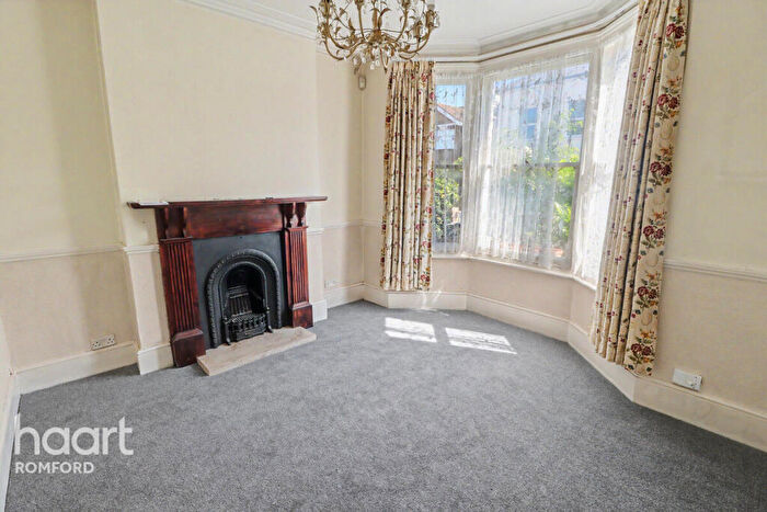 3 Bedroom Terraced House To Rent In Whalebone Grove, London, RM6