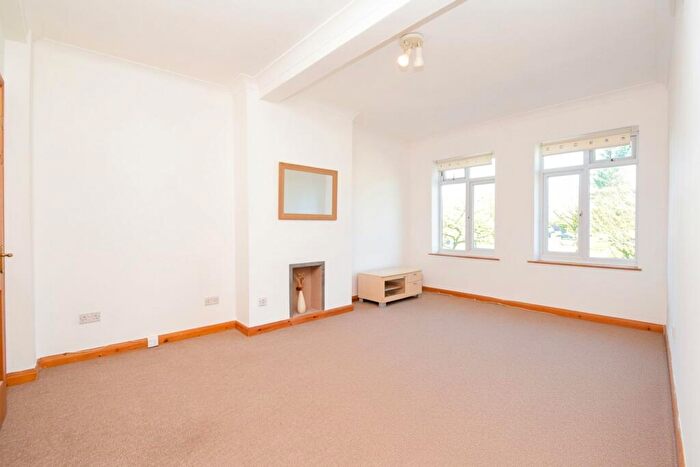 2 Bedroom Flat To Rent In Shaftesbury Avenue, Harrow, HA2