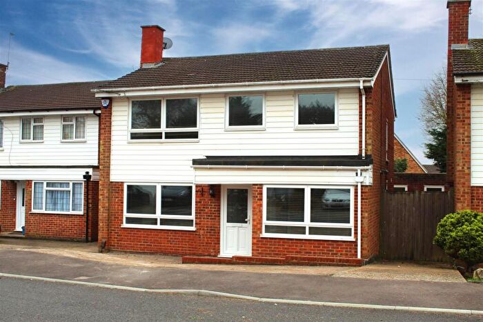 4 Bedroom Detached House For Sale In The Spinney, Potters Bar, EN6