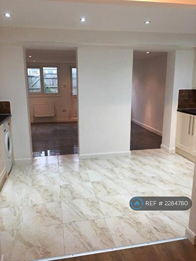 5 Bedroom Terraced House To Rent In Bernhart Close, Edgware, HA8