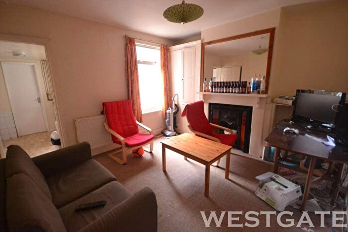 4 Bedroom Terraced House To Rent In De Beauvoir Road, Reading, RG1