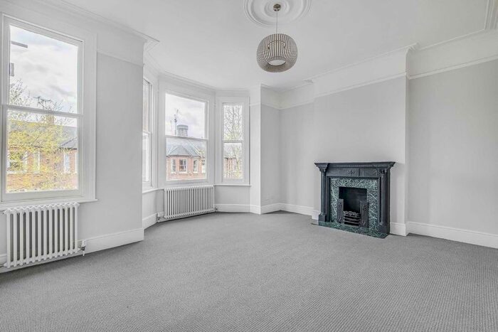 3 Bedroom Flat To Rent In Oxford Gardens, London, W10