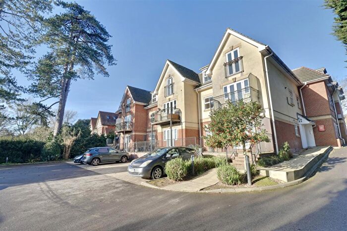 2 Bedroom Flat For Sale In The Avenue, Fareham, Hampshire, PO14