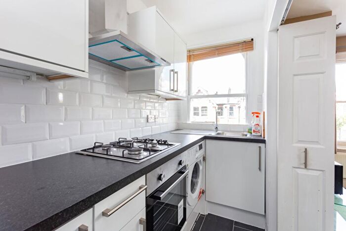 2 Bedroom Flat To Rent In Oakhurst Grove, London, SE22