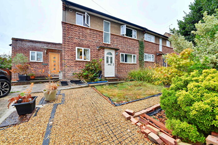 4 Bedroom Maisonette For Sale In Prospect Road, Barnet, EN5