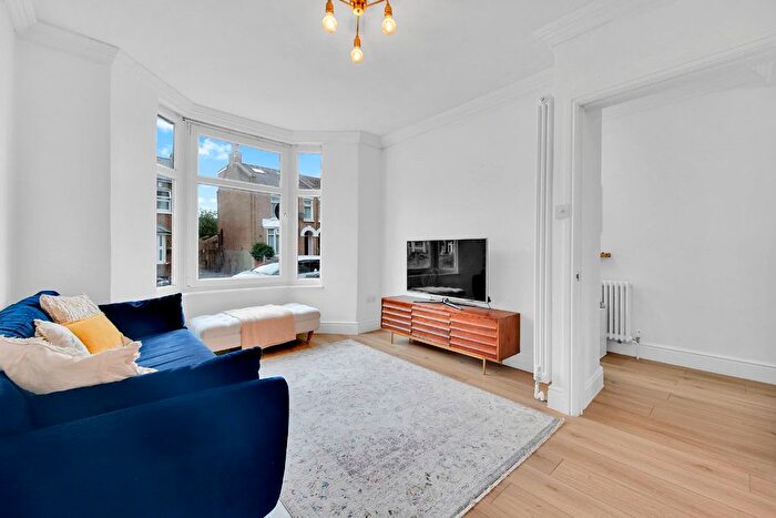 3 Bedroom Terraced House To Rent In West Road, Stratford, E15