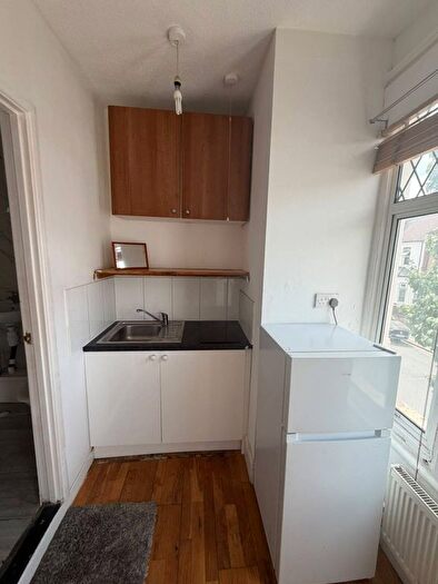 Studio To Rent In Plumstead, London, London, SE18