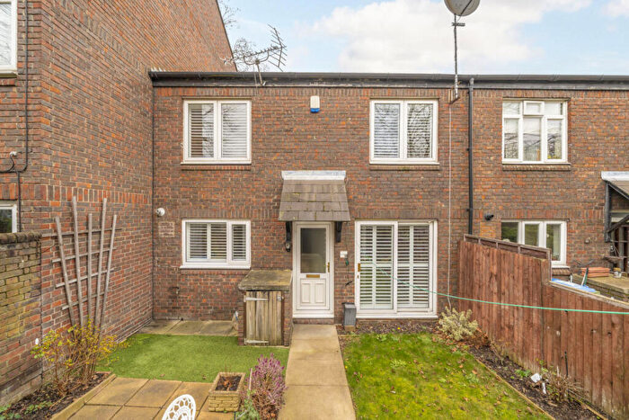 2 Bedroom Terraced House For Sale In Hickin Close, Charlton, SE7