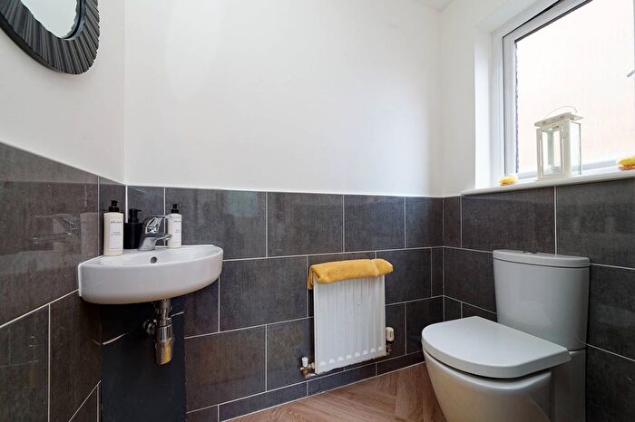 4 Bedroom Detached House For Sale In Vesuvius Drive, Motherwell, North Lanarkshire, ML1