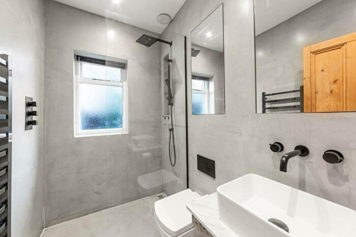 1 Bedroom Flat For Sale In Ewhurst Road, Brockey, SE4