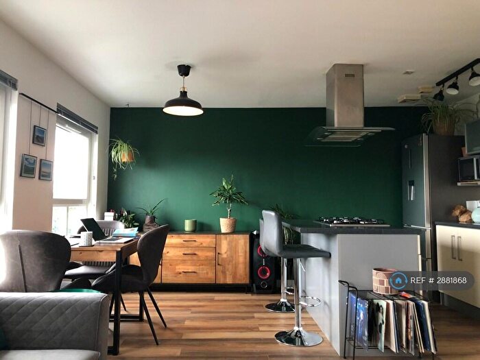 2 Bedroom Flat To Rent In Strathblane Gardens, Glasgow, G13