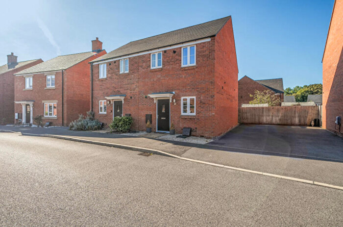 2 Bedroom Semi-Detached House For Sale In Hermon Road, Banbury, Oxfordshire, OX16