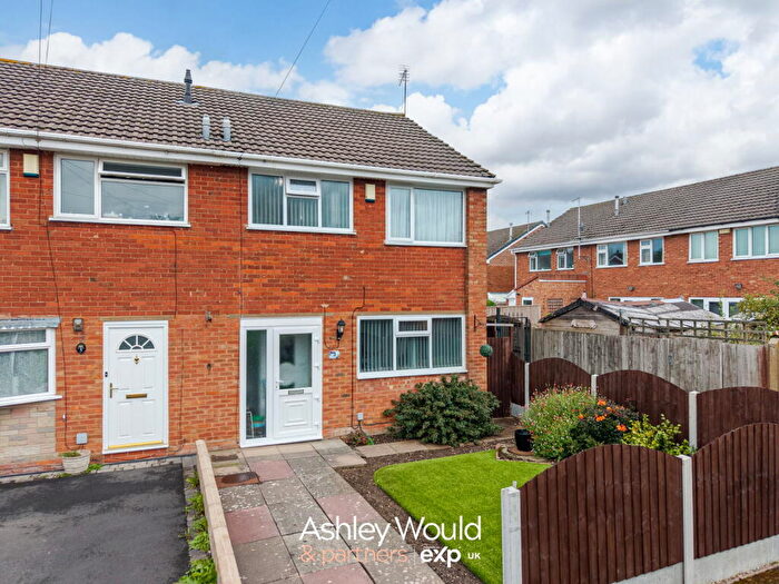 3 Bedroom End Of Terrace House For Sale In Hunnington Close, Birmingham, B32