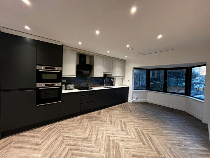 2 Bedroom Flat To Rent In Hendon Way, London, NW2