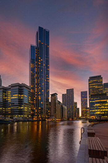 2 Bedroom Apartment For Sale In South Quay Plaza, Canary Wharf, London, E14