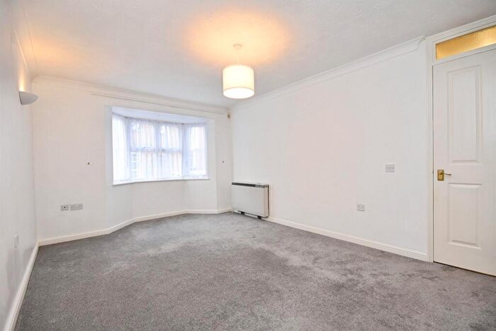 2 Bedroom Apartment For Sale In Eastfield Road, Brentwood, CM14