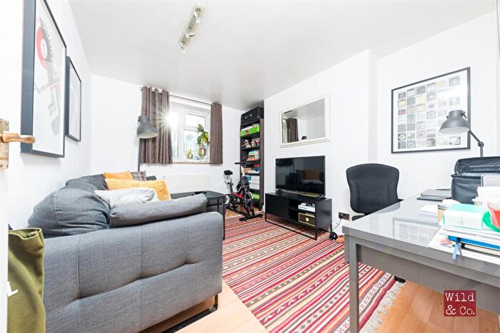 1 Bedroom Flat For Sale In Glenarm Road, Hackney, E5