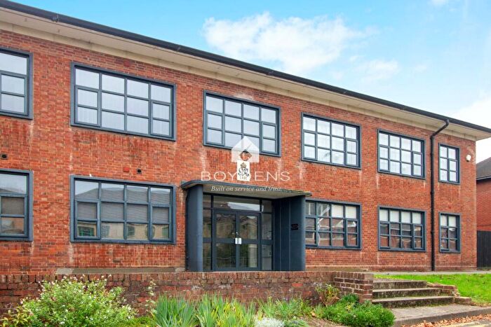 2 Bedroom Apartment To Rent In Crown House, Southway, CO2