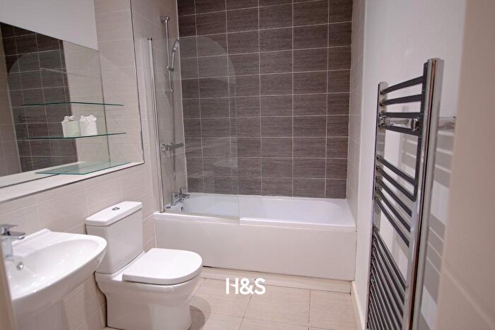 1 Bedroom Apartment For Sale In Olton Court, Warwick Road, Olton, Solihull, B92