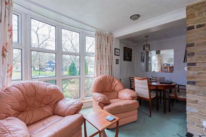 3 Bedroom Detached House For Sale In Wootton Way, Maidenhead, SL6