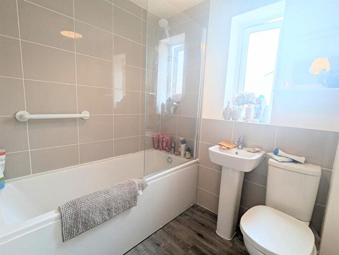 2 Bedroom Semi-Detached House For Sale In Edwards Drive, Fair Oak, SO50