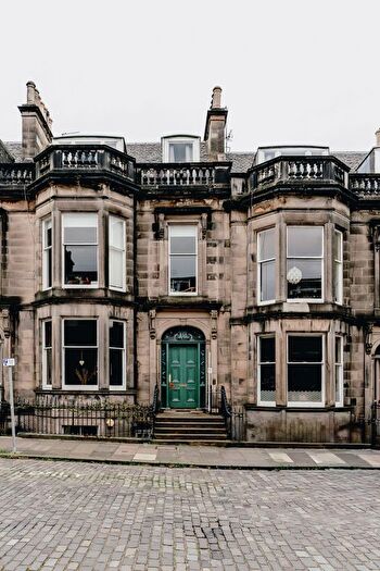 4 Bedroom Flat For Sale In Coates Gardens, Edinburgh, EH12