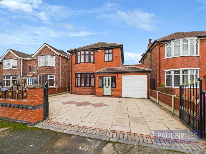 3 Bedroom Detached House For Sale In Vicarage Road, Urmston, Trafford, M41