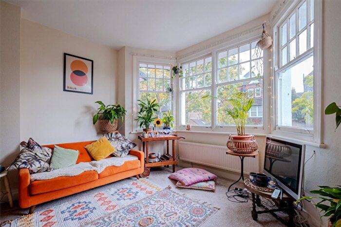 2 Bedroom Flat To Rent In Riggindale Road, London, SW16
