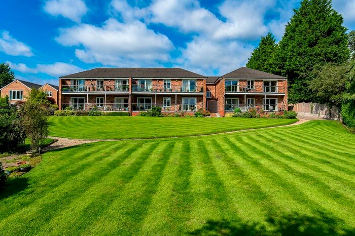 2 Bedroom Flat For Sale In Warrington Road, Glazebury, Warrington, Cheshire, WA3