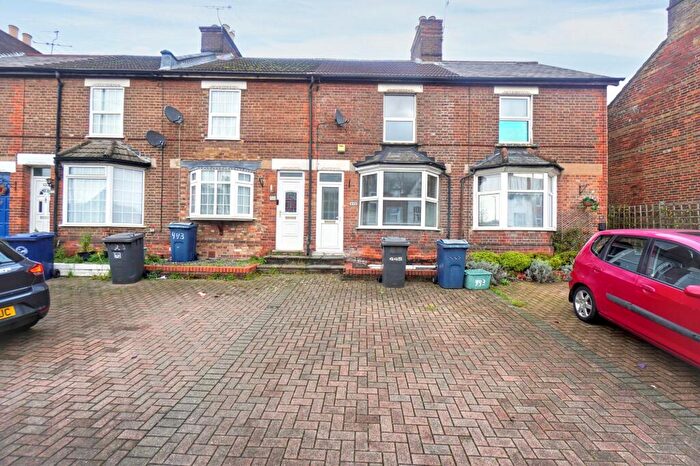 3 Bedroom Terraced House For Sale In London Road, High Wycombe, HP11