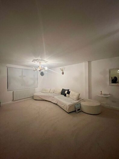 4 Bedroom Terraced House To Rent In Norwich Road, Northwood, HA6