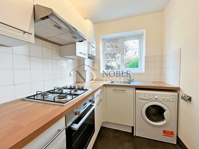 1 Bedroom Flat To Rent In Twickenham, TW2