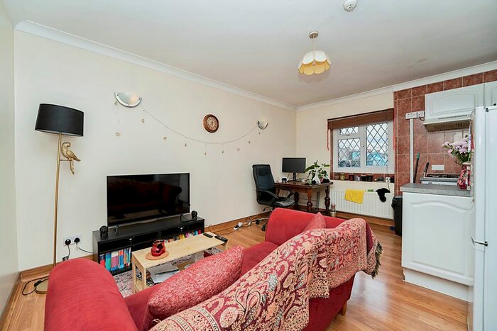 1 Bedroom Flat To Rent In Northfield Avenue, London, W5