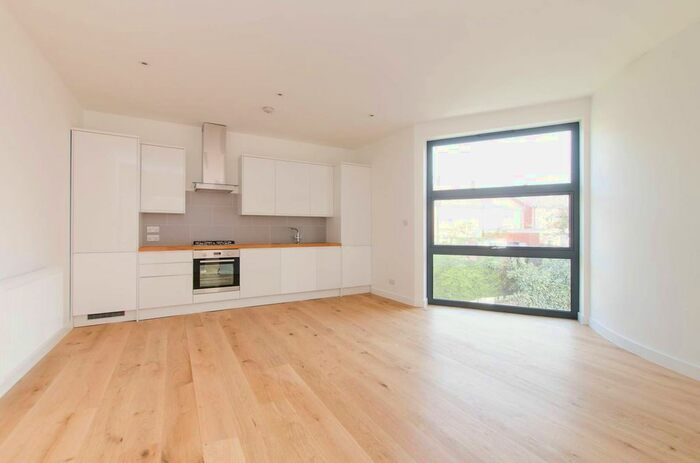 2 Bedroom Flat To Rent In Holmbury Court, Tooting, London, SW17