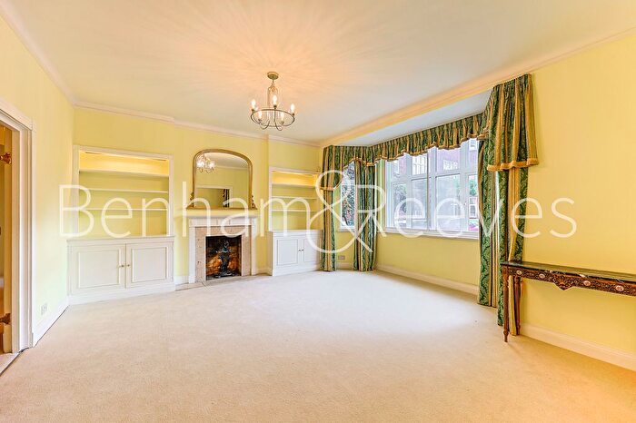3 Bedroom Flat To Rent In Ross Court, Putney Hill, SW15