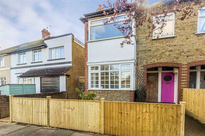 1 Bedroom Flat To Rent In Wilcox Road, Teddington, TW11